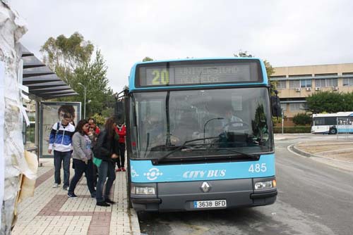 uma_insuficientes_autobuses.jpg