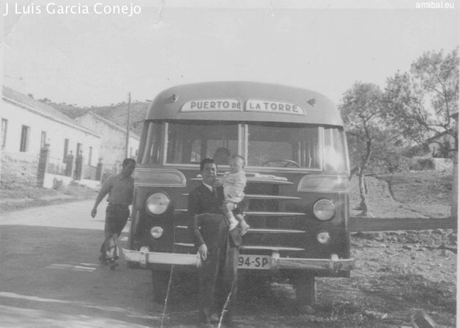 Antiguo-autobus-puerto-torre.jpg